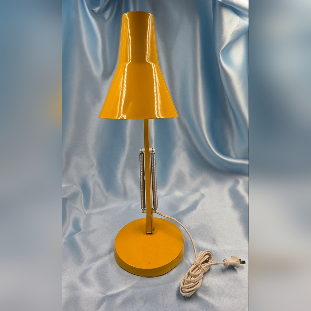 💡Vintage Lyskaer (Canada) Ltd. Mid-Century Modern Desk Lamp - Picture 3 of 15